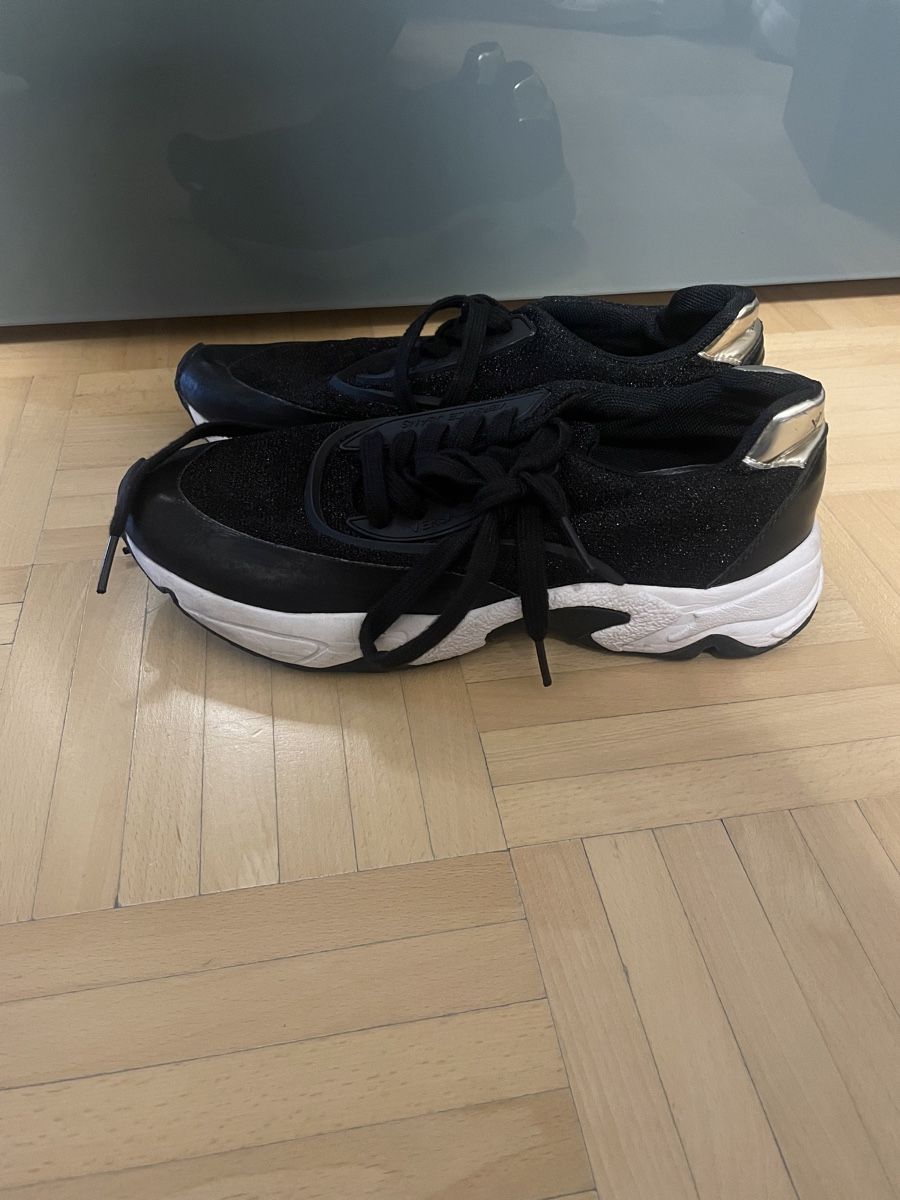 Scarpe da donna: Baskets Versace Jeans 🤩 – Usato da Vuadens venduto da Nina11