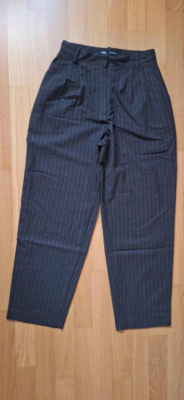 Zara Pantaloni: Zara, pantalon gris – Usato da Lussery-Villars venduto da pousinete02