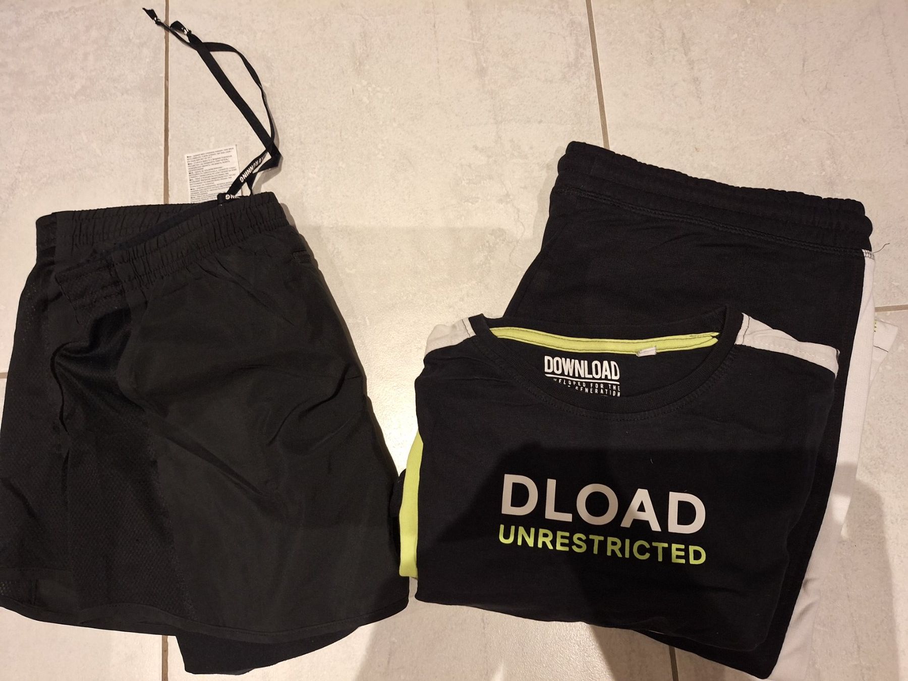 H&M Lotti & Set di vestiti: 2 Shorts und Tshirt Gr 158 – Usato da Wegenstetten venduto da mcfly321