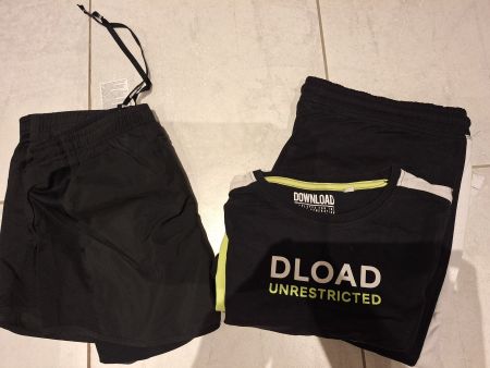 2 Shorts und Tshirt Gr 158