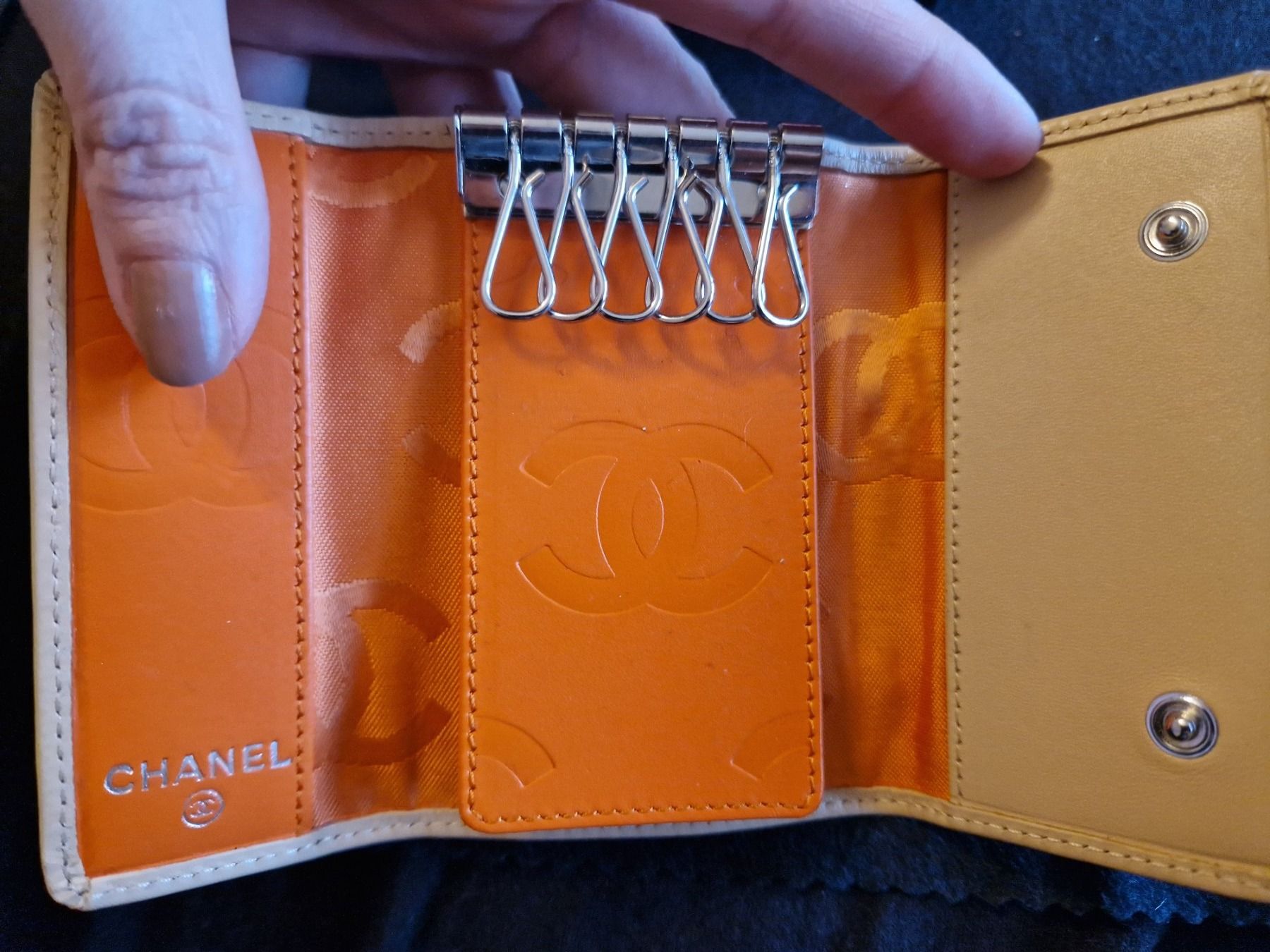 Chanel Sonstige Kleidung & Accessoires: Original Chanel Schlüsseletui mit Steppmuster, beige – Neu (gemäss Beschreibung) aus Eschenbach LU von Kolibrii 4