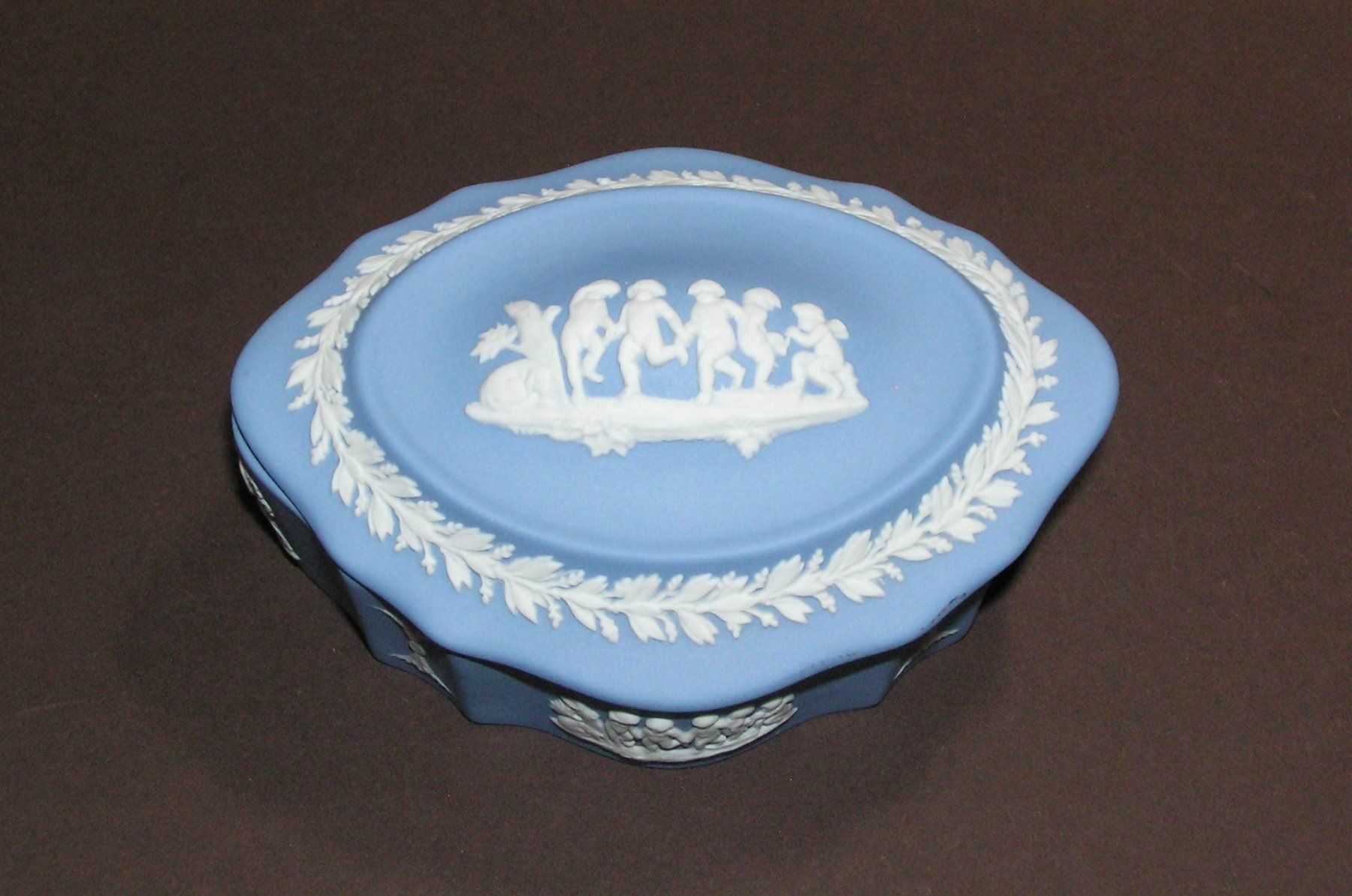 Sonstige Dekorationen & Accessoires: ALTE WEDGWOOD DOSE – Gebraucht aus Grenchen von Antique-hunter