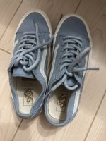 Leichte Vans Sneaker mit Blumenstickerei, Gr. 38