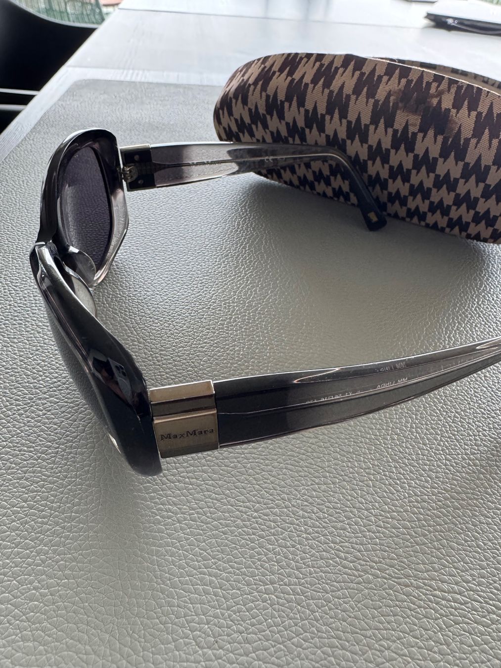 Max Mara Brillen & Gläser: Sonnenbrille Max Mara Black Classic - Super Sommer-Access... – Gebraucht aus Pfäffikon ZH von Bibi0204 3