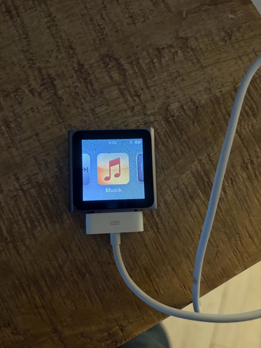 Apple Tragbarer Mediaplayer: Apple iPod Nano 6. Generation grau mit Ladekabel – Gebraucht aus Möhlin von Wandazli 5