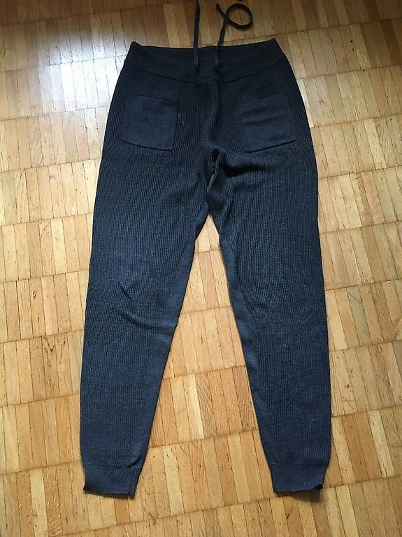 Pantaloni: Jogging-Hose Anthrazit Zara, Grösse S – Usato da Saas-Grund venduto da BuenosAires03