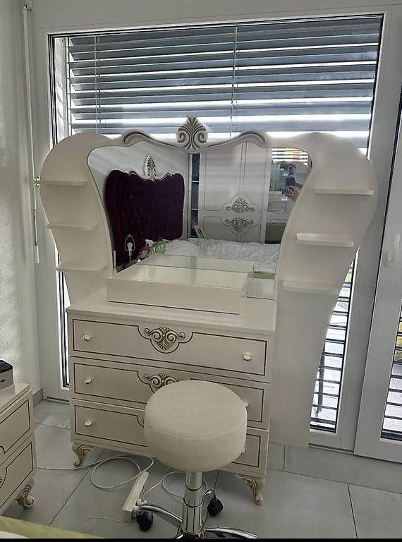 Schminktische: Coiffeuse bois massif – Gebraucht aus Payerne von nat_2rgc