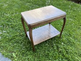 Klassischer Beistelltisch / Couchtisch im Vintage-Stil