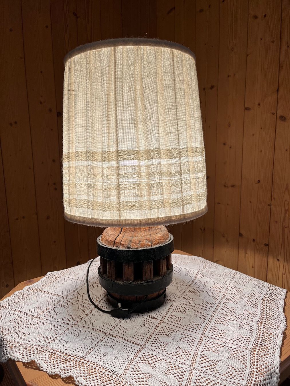 Lampade: Lampe auf Holzradnabe – Usato da Grindelwald venduto da Untscha41
