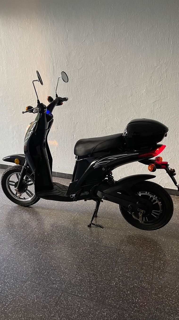 Veicoli elettrici: Vespino Elektro Roller – Usato da zürich venduto da khouya01
