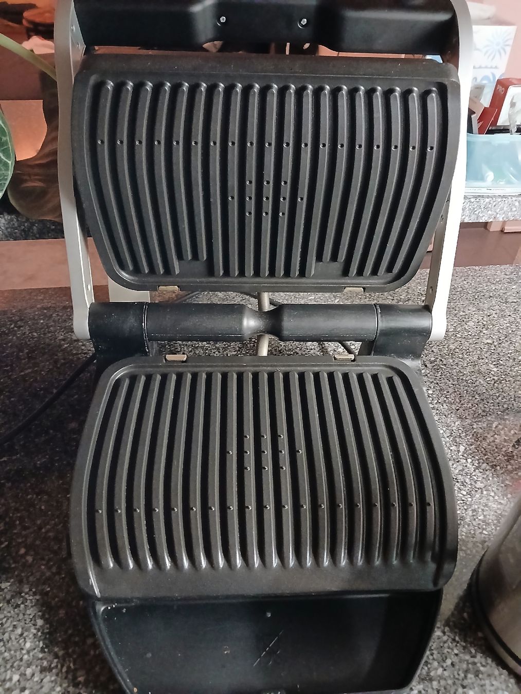 Tefal Elettrodomestici da cucina: Tefal Optigrill plus, wenig gebraucht, keine kratzer – Usato da Basel venduto da Priggyprice