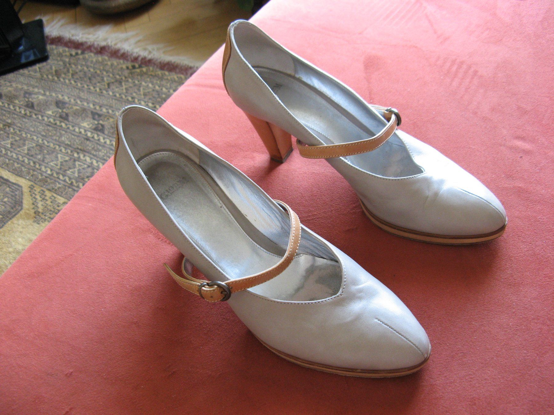 Damenschuhe: beige Sandaletten Gr. 40 von GiorM – Gebraucht aus Zürich von apil 1