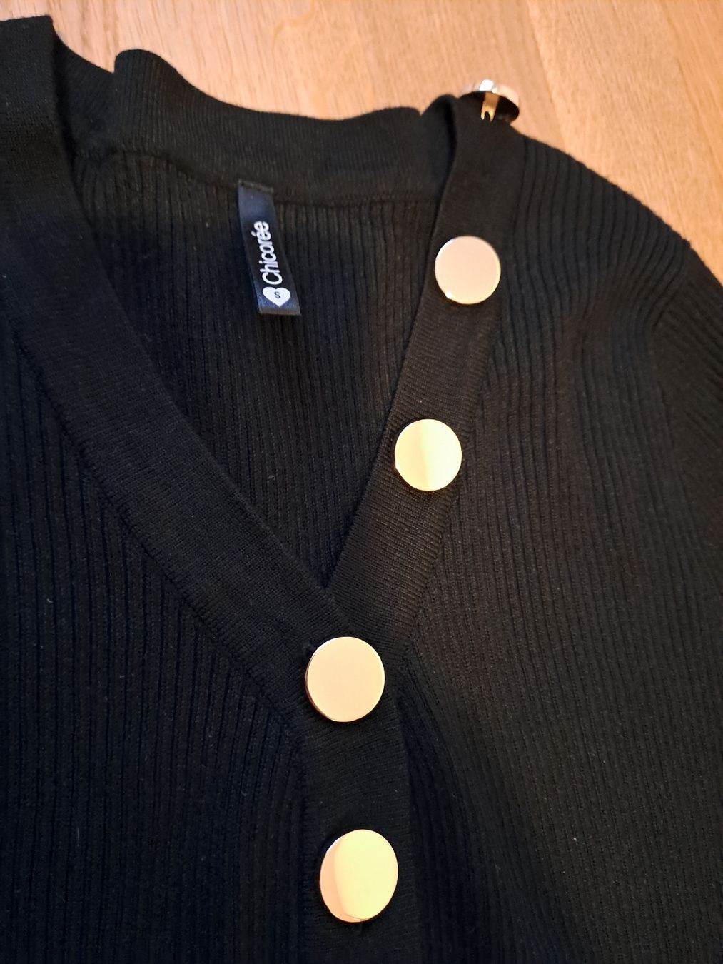 Pullover & Sweatshirts: Chicoree Damen Pullover, Grösse S, Schwarz mit Goldknöpfen – Neu (gemäss Beschreibung) aus Münchenbuchsee von Babsique 1