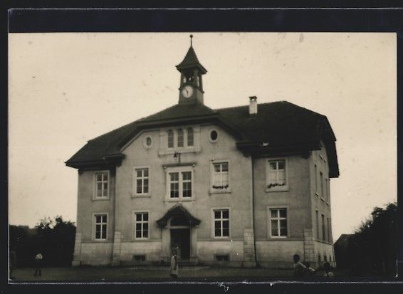 Cartoline postali: AK Seltisberg, Schulhaus – Usato da Berlin venduto da bartko-reher