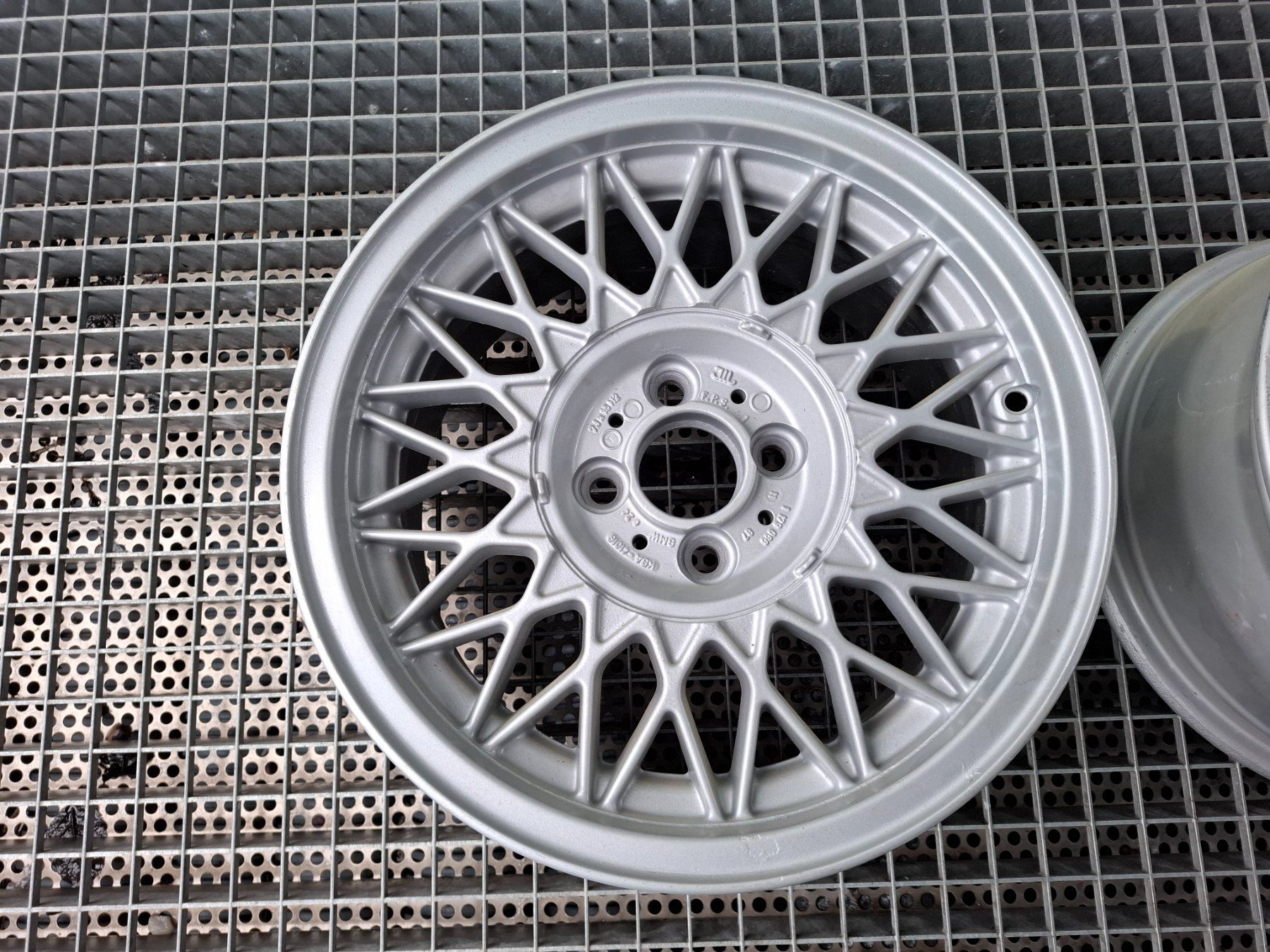 BMW Cerchioni: Original BMW E30 Kreuzspeichenfelgen BBS – Usato da Ebikon venduto da AlpinaB3 3