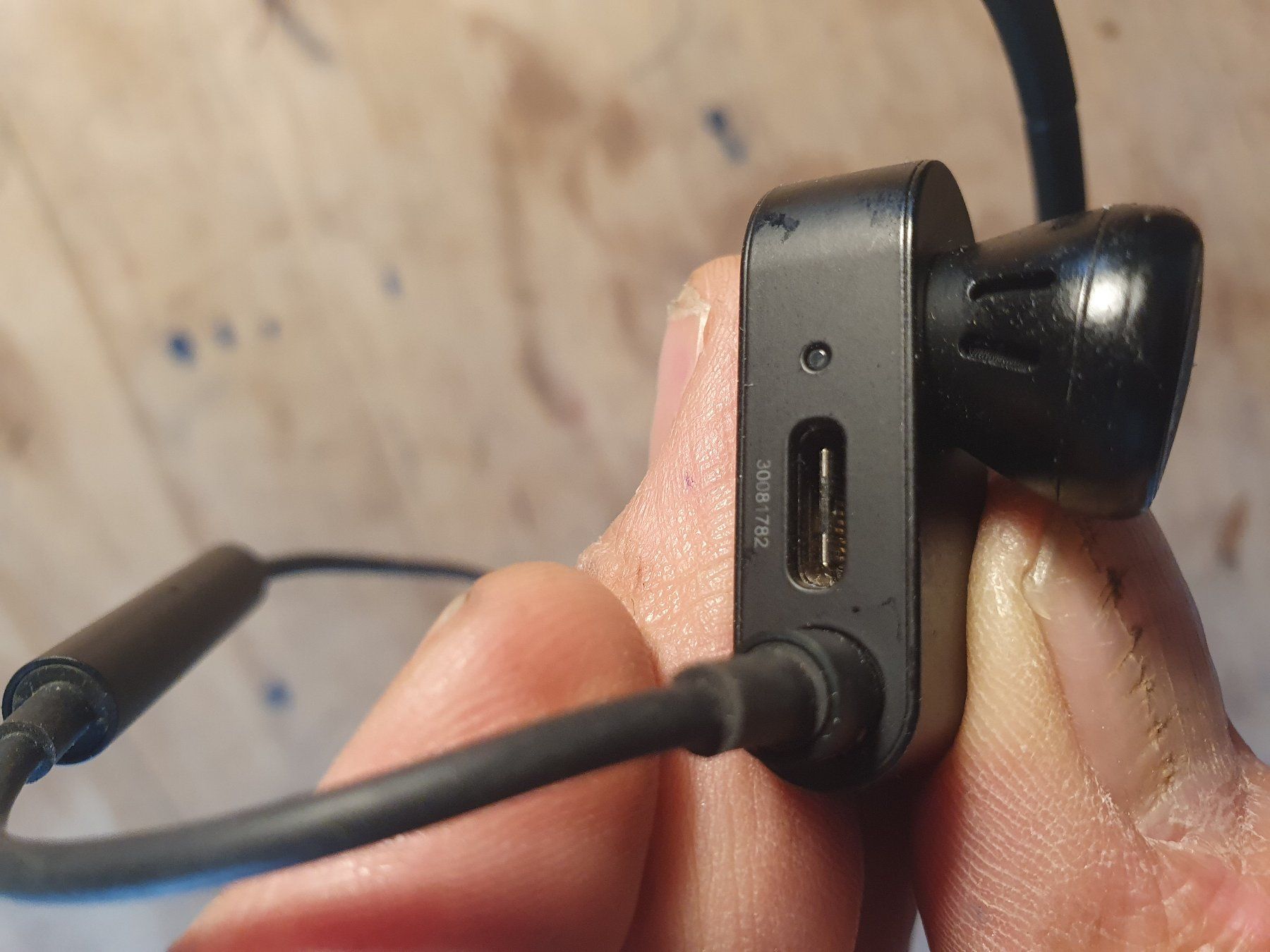 Bang & Olufsen Cuffie: Bang & Olufsen Earset Premium Wireless Earphones – Usato da Zürich venduto da loosebone 4