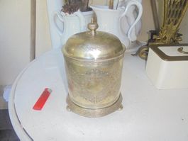 Antike, grosse, versilberte Deckeldose von 1864