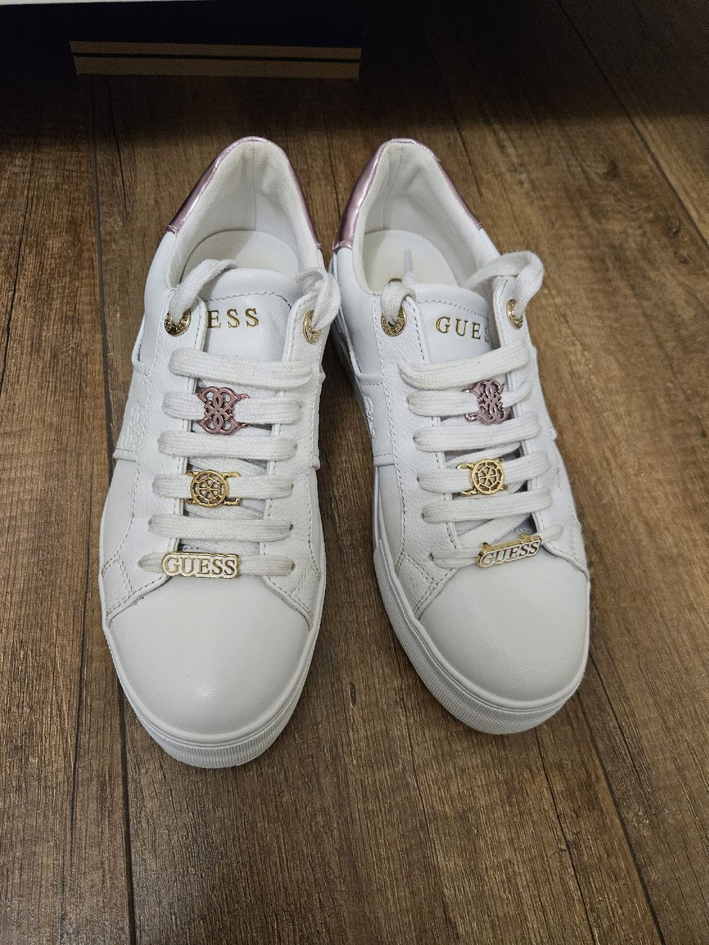 Guess Scarpe da donna: Guess Platform Sneaker Gr. 37 – Usato da Winterthur venduto da Kupre 1