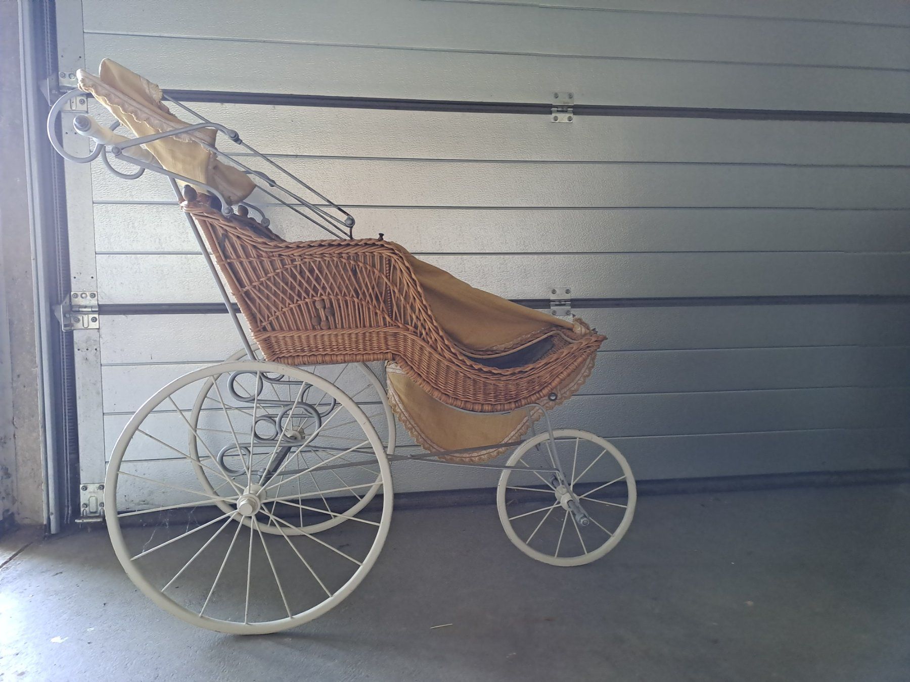 Kinderwagen: Korb- Kinderwagen, antik – Gebraucht aus Dottikon von fildi01 2