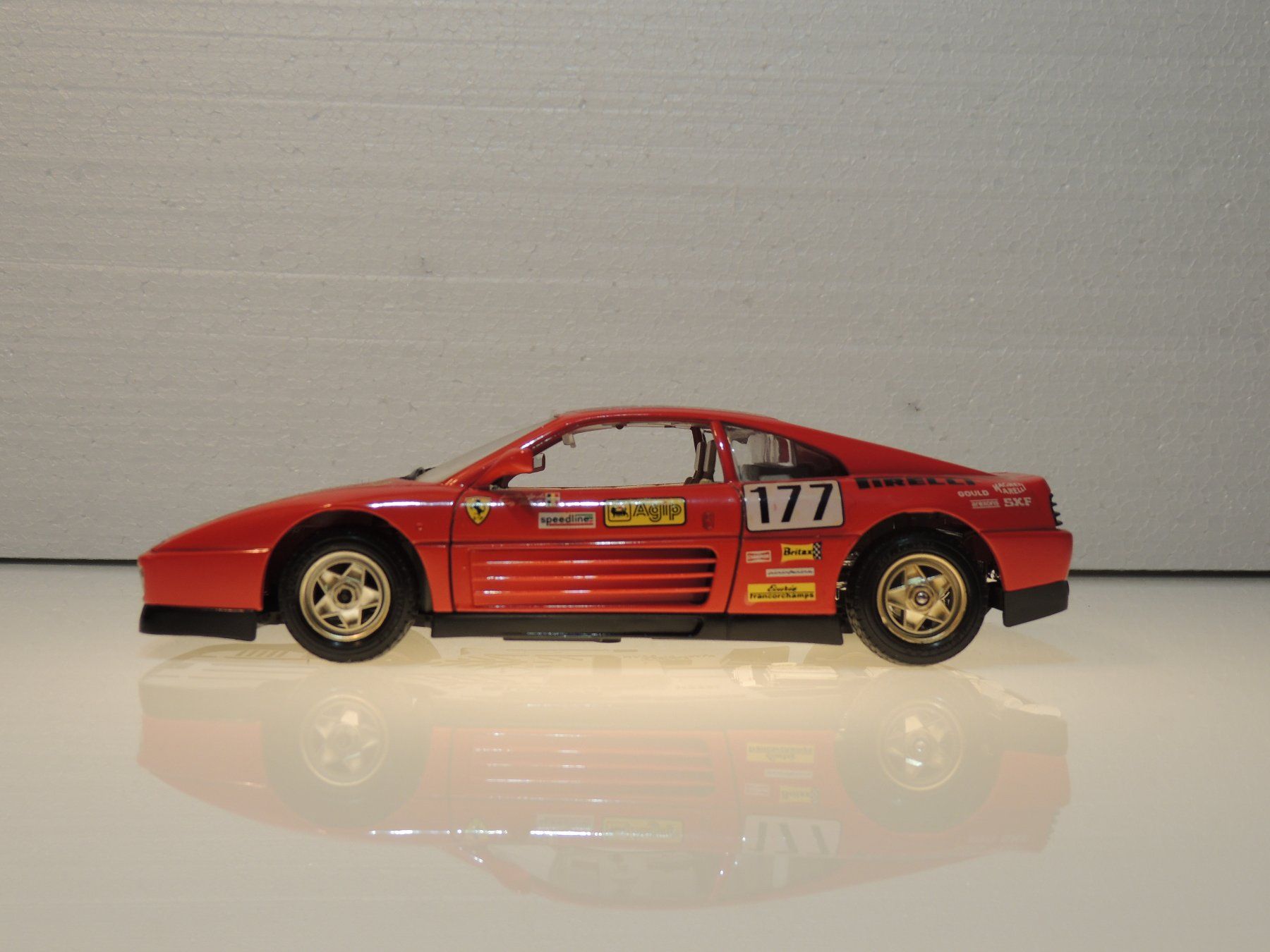 Bburago Modellautos: BBurago Ferrari 348 TB Evo.1989 Rot 1:24 – Gebraucht aus Corminboeuf von corbay