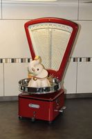 Bilancia BERKEL Modello BU 2Kg restaurata rossa altezza 51cm
