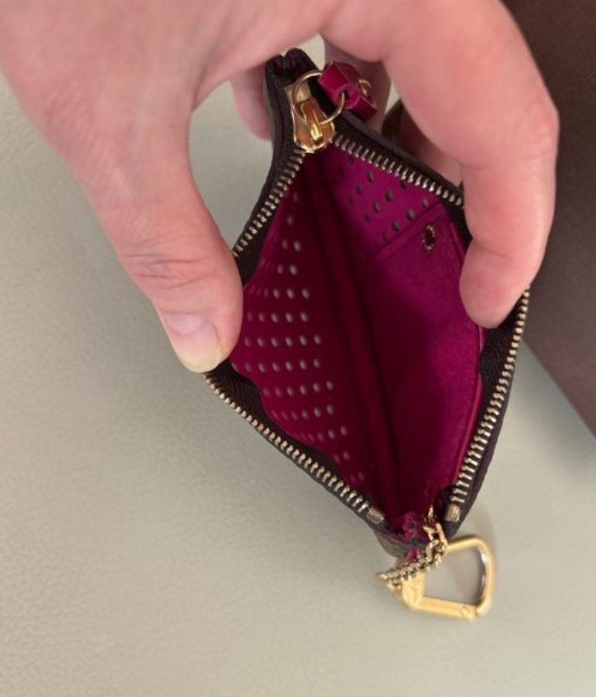 Louis Vuitton Taschen für Damen: Louis Vuitton Schlüsseletui Perforated – Gebraucht aus Steinhausen von Luxury_Limited 8