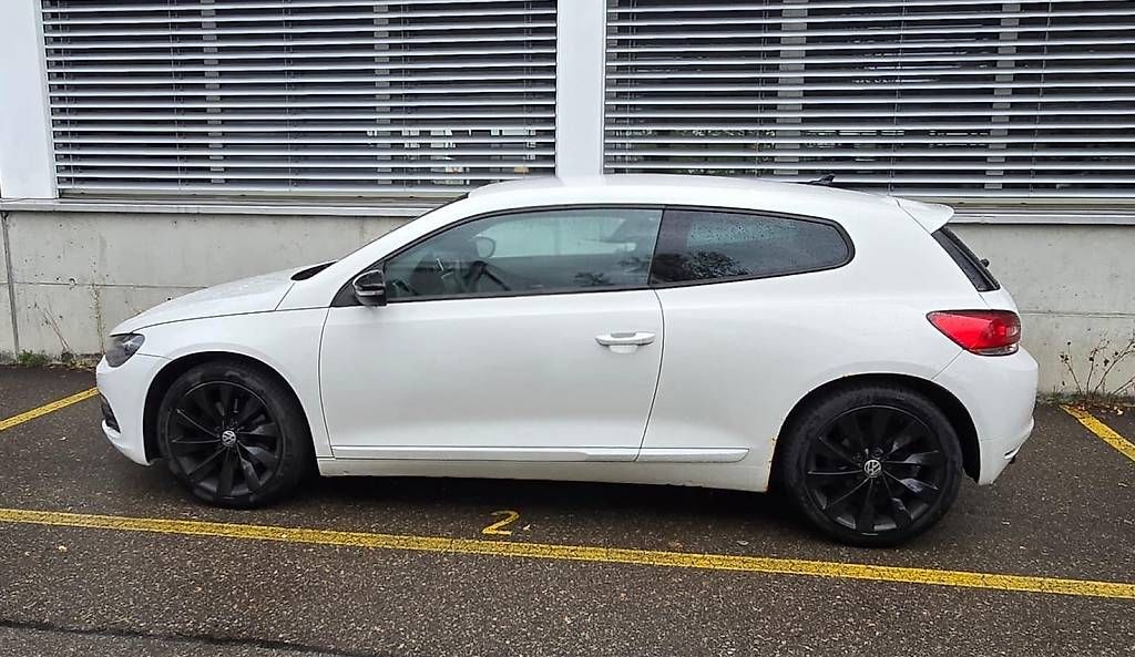 Autos: VW Scirocco 2.0 TSI – D'occasion à Wollerau par Asti05 1