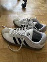Scarpe Adidas bianche e nere taglia 38.5 usate