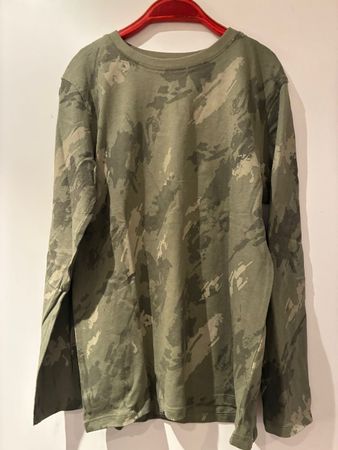 Schönes Langarmshirt Gr. 146, Neu