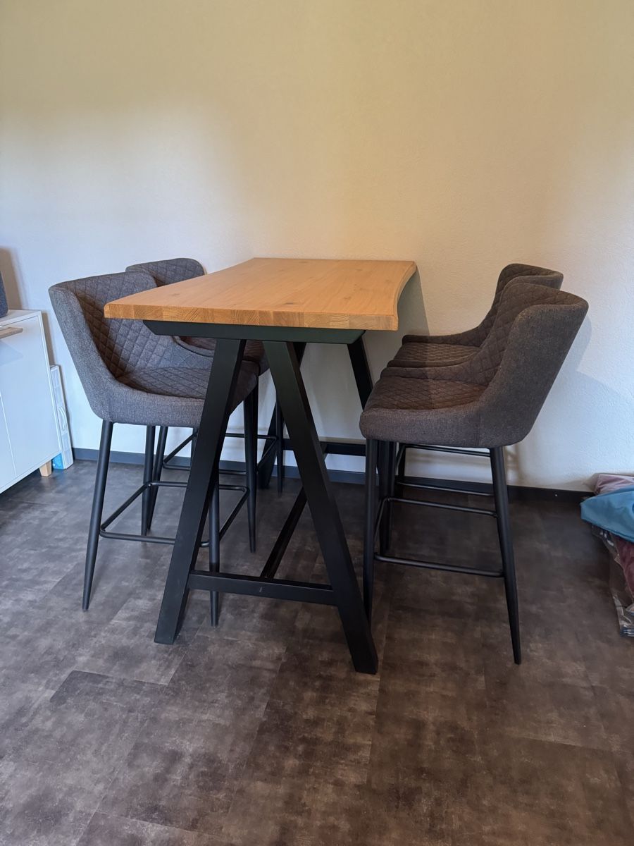 Tavoli: Bartisch mit 5 Barstühlen 71 x 128 cm in Eiche – Usato da Thierachern venduto da jassi92