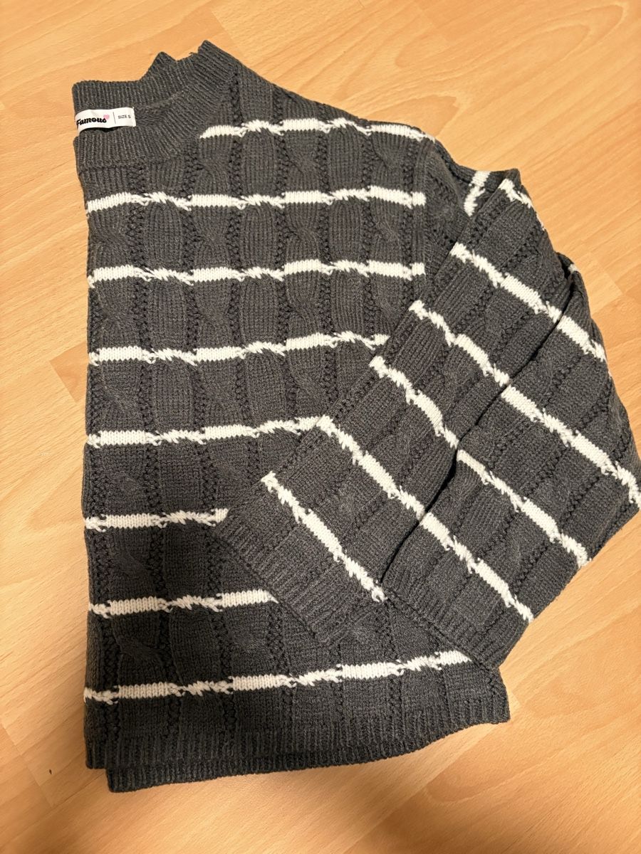 Pulls & Sweat-shirts: Pullover – Neuf avec emballage d'origine à Herzogenbuchsee par Gd.5 1