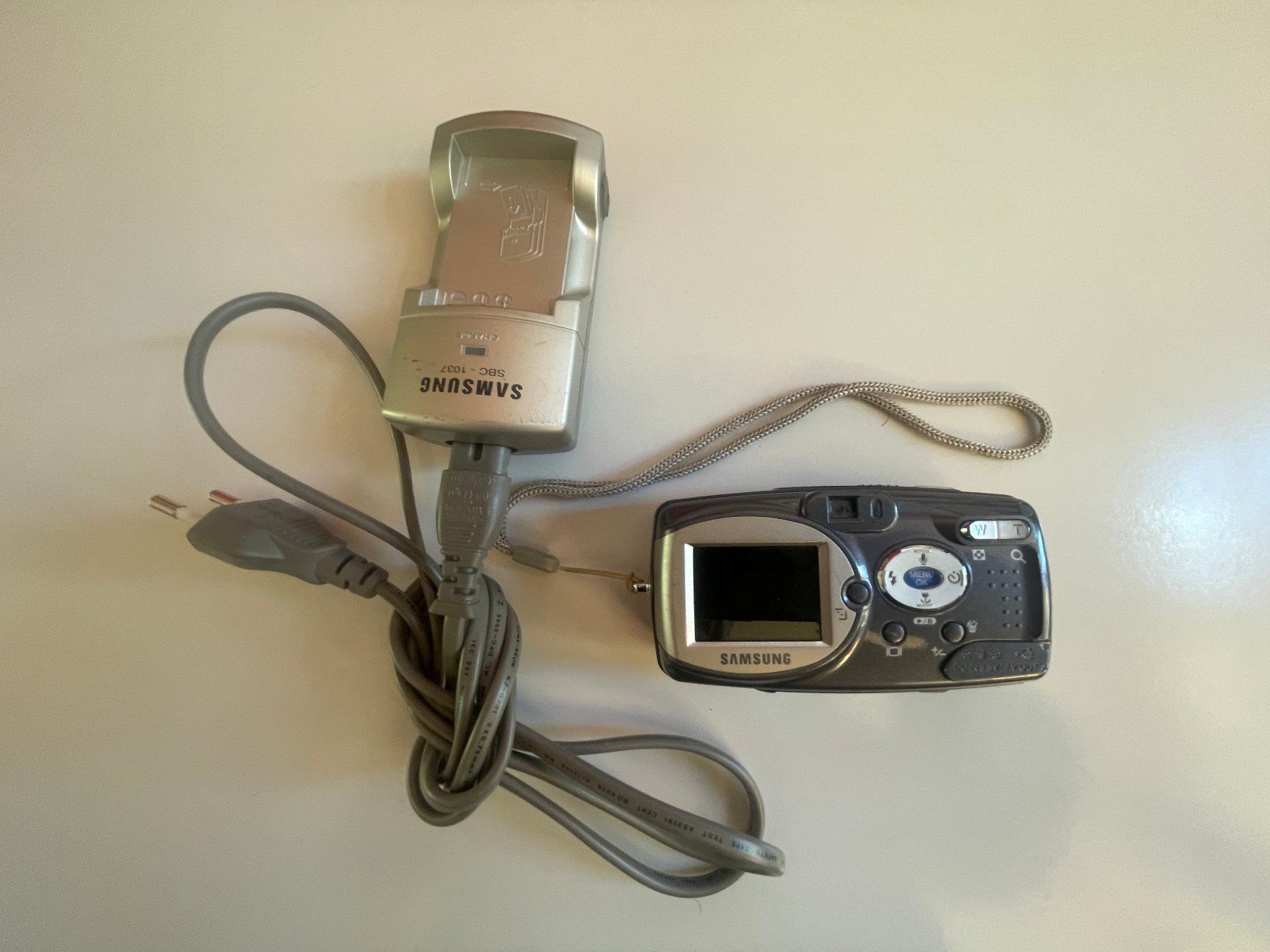 Samsung Fotocamera: Digitalkamera Samsung SBC 1073 3.2 Mêgapixel – Usato da Baden venduto da Smartin8 1