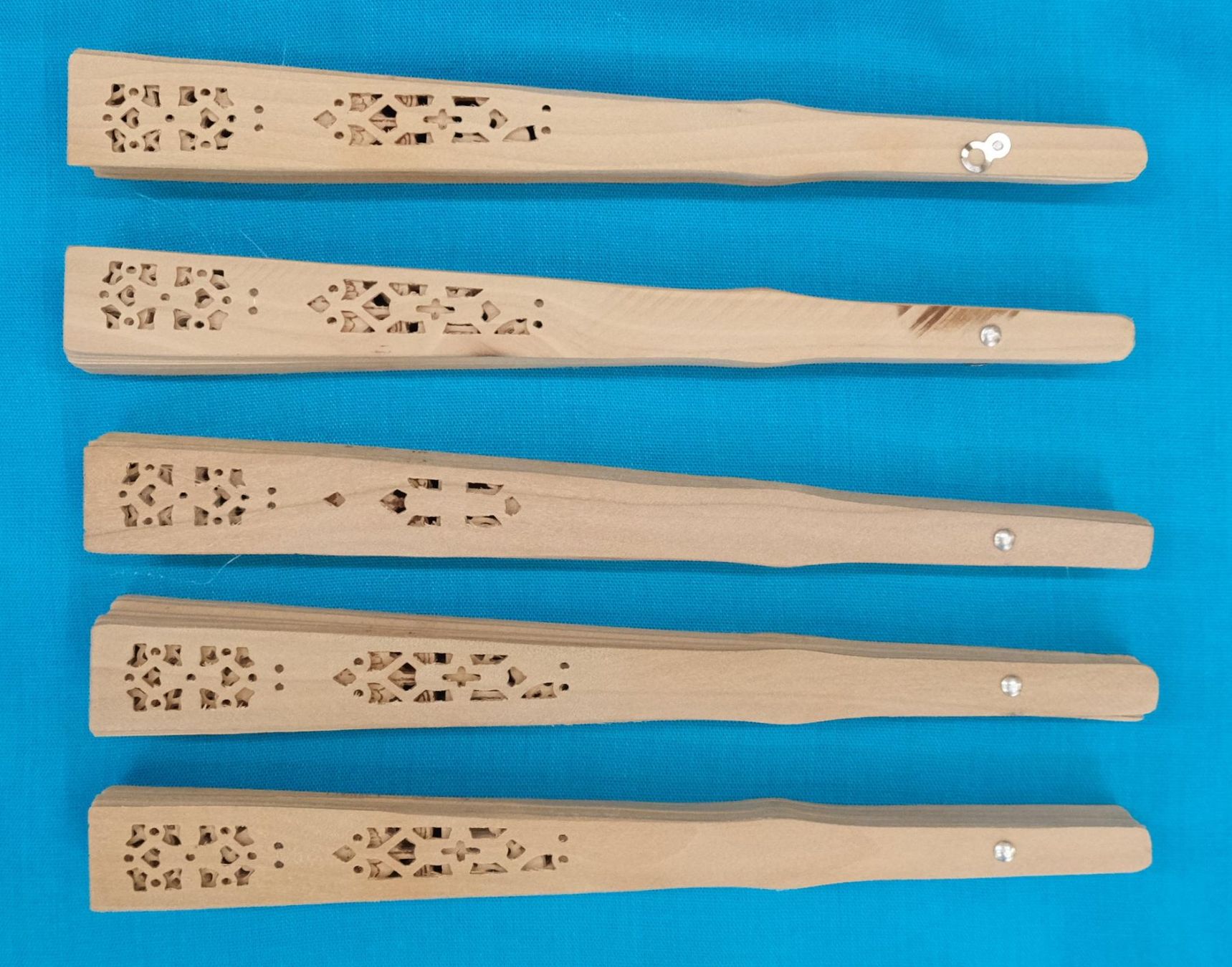 Tutte le decorazioni: Handfächer aus Holz Set 5 Stück – Nuovo (secondo la descrizione) da Zürich venduto da Masala-Oase 3