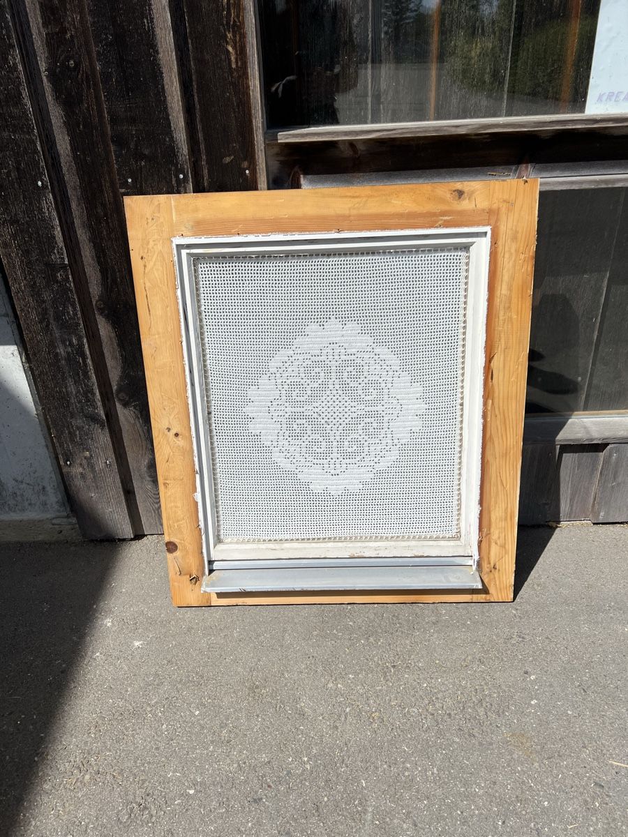Finestre: Altes Fenster mit integriertem gehäkel – Usato da Linden venduto da Bambs04 1