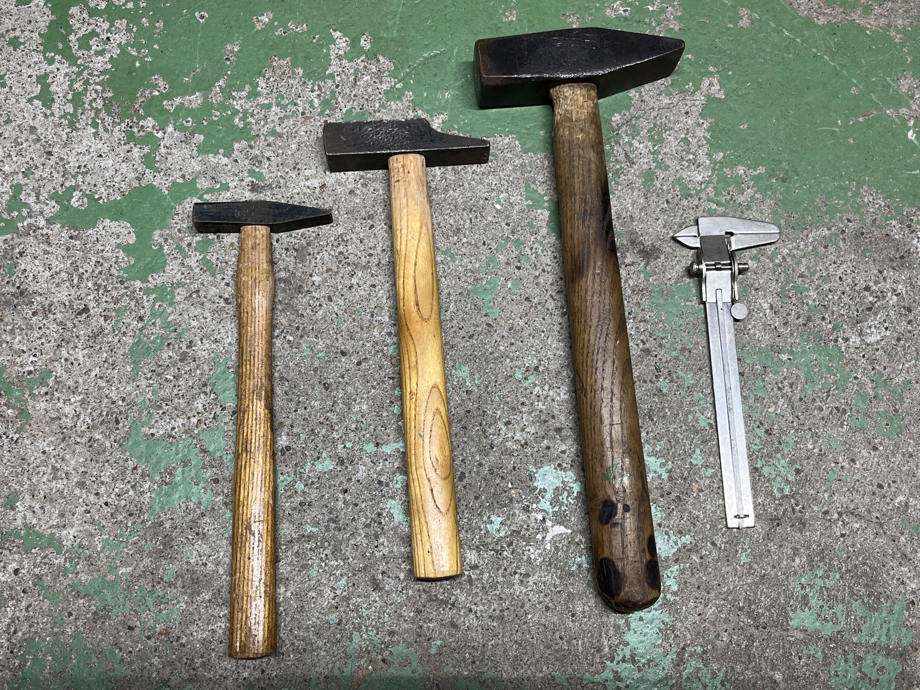 Tutti gli attrezzi: 3 Hämmer | Hammer & Messschieber – Usato da Humlikon venduto da snowpeak101 2