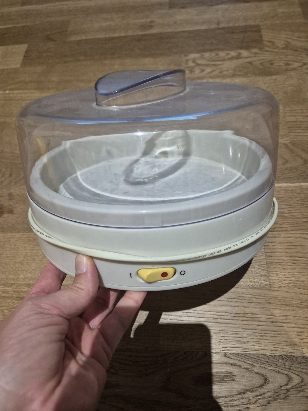 Küchengeräte:  joghurt  machine, with transparent lid, used – Gebraucht aus Lenzburg von DobrzynM