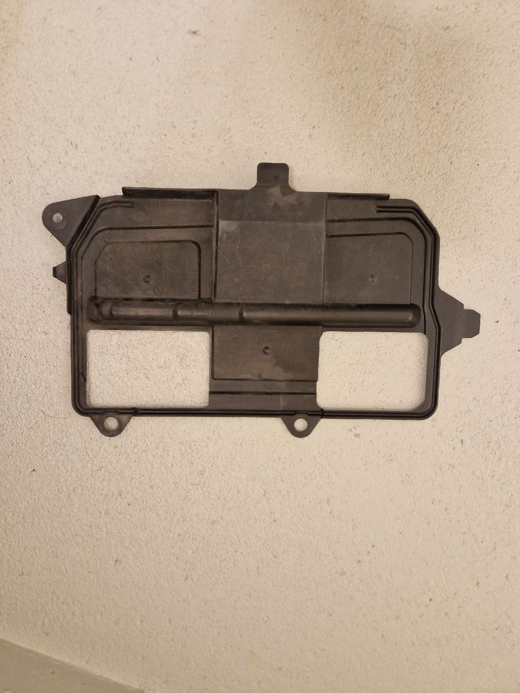 Tutti pezzi di ricambio auto: Mazda 2 Kunststoff Abdeckung schwarz  – Usato da Buttikon SZ venduto da taszap