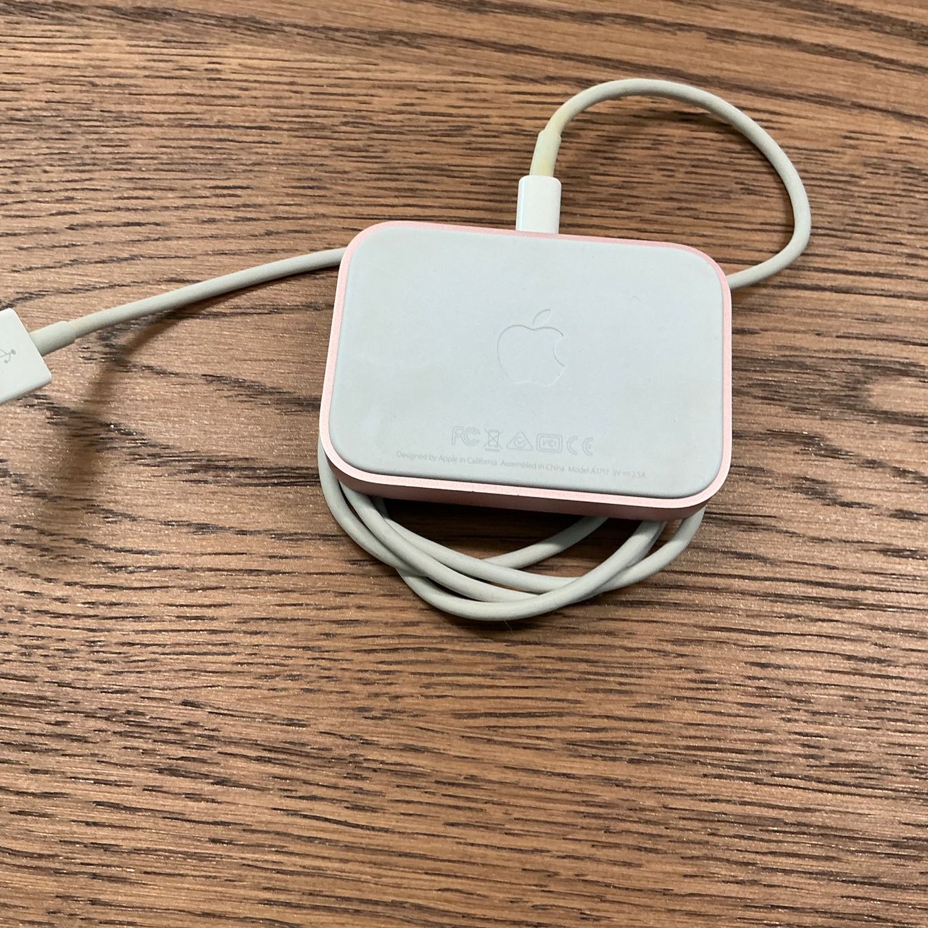 Apple Chargements: Apple Ladestation Roségold mit Lightning & USB A Stecker – D'occasion à Würenlos par Chicca2004