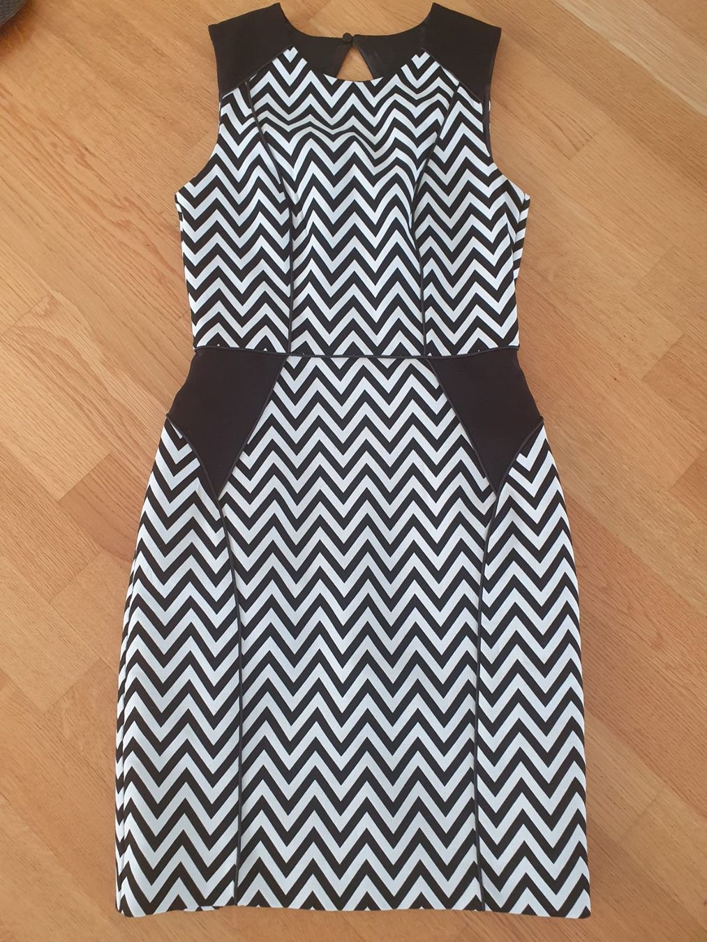H&M Vestiti: Schwarz/weiss Kleid Gr.36 – Usato da Schaffhausen venduto da sabrina915 1