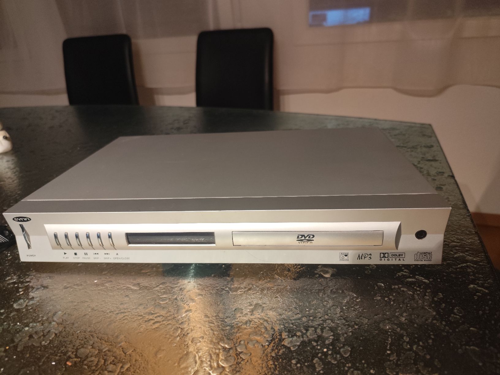 Tutti i DVDs: Synn DVD Player – Usato da Einsiedeln venduto da lan_2vrp