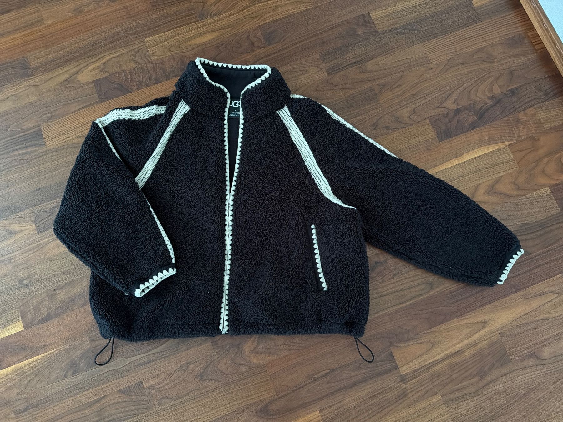 Ugg Vestes: Fleecejacke UGG Schwarz Grösse M – Neuf (Voir description) à Hettlingen par blu_tb6z