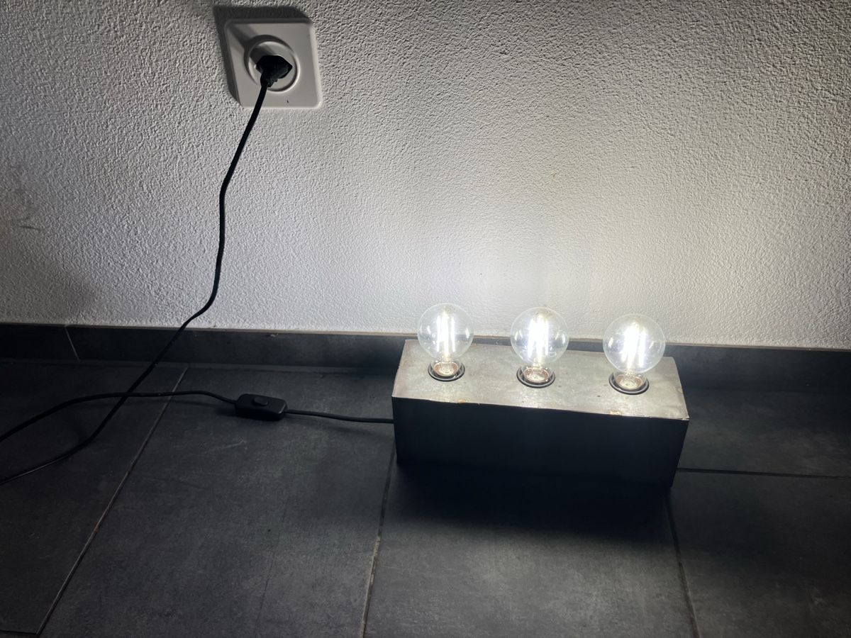 Lampen: Lampe mit 3 Glühbirnen – Gebraucht aus Safenwil von Momohabilis