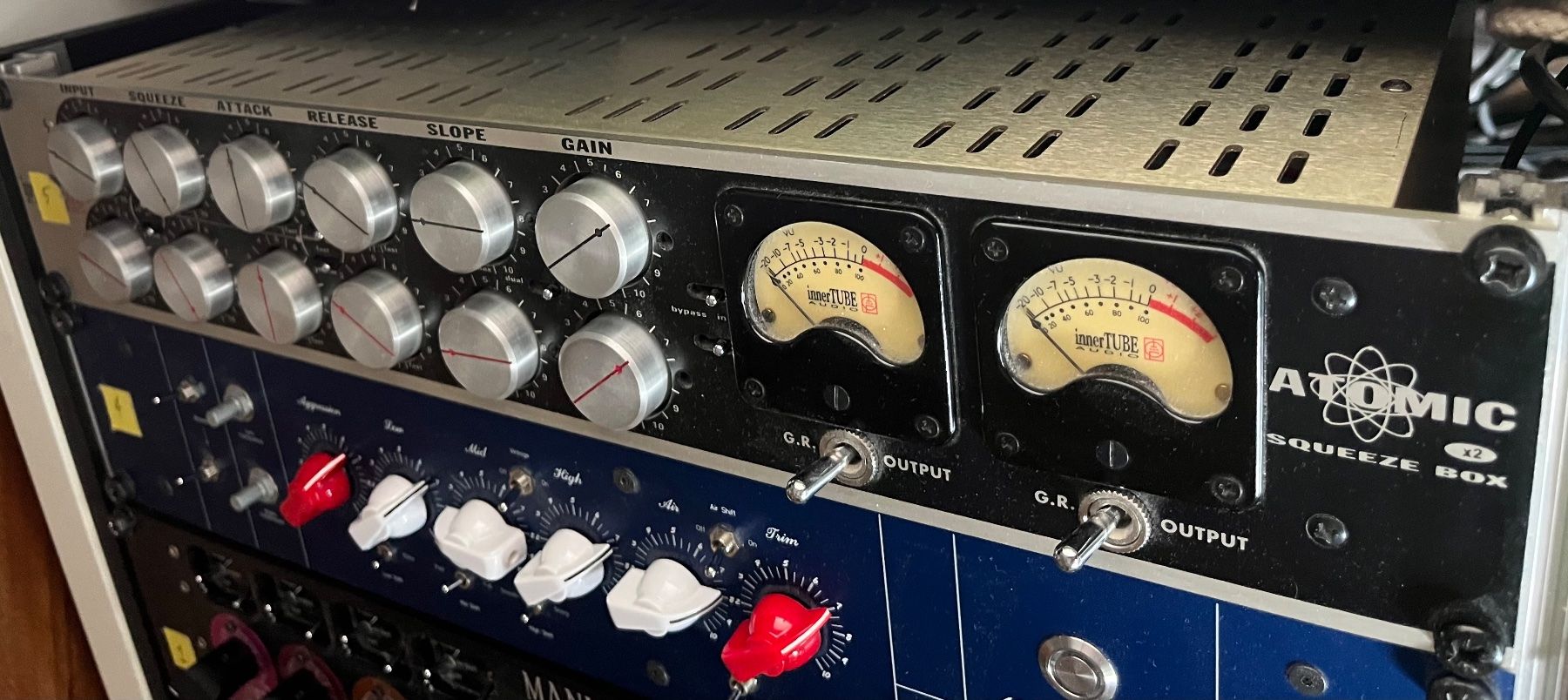Compresseurs: inner tube audio - Dual Atomic Squeezebox Kompressor/Limiter – D'occasion à Zürich par Besije