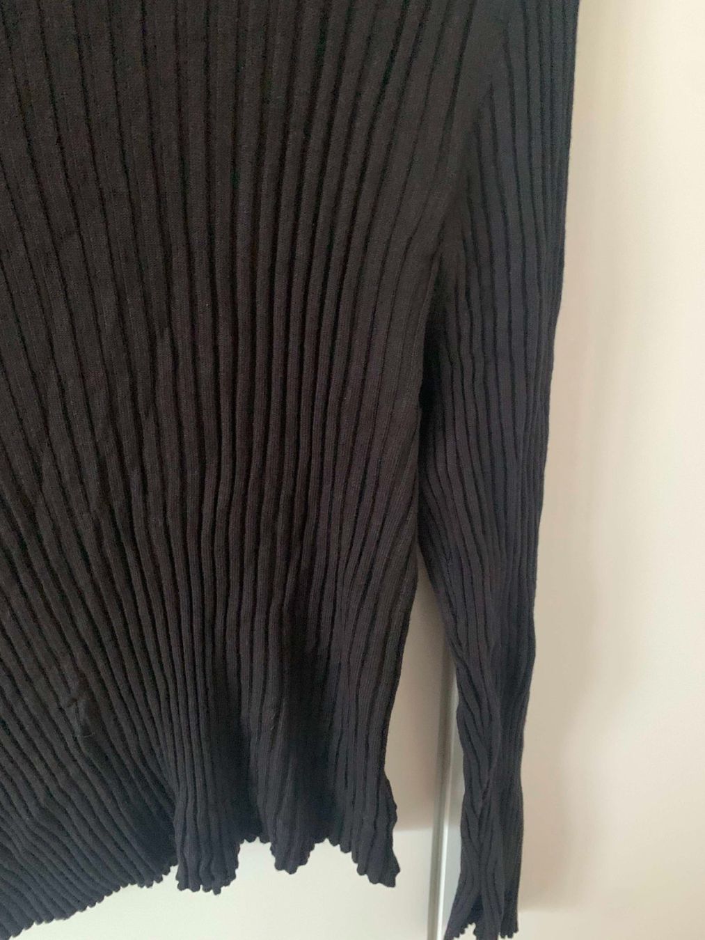 Maglioni & Felpe: Pullover mit trendy Ärmeln mit Schlitz EUR 50 – Usato da Thalwil venduto da san_685y 2