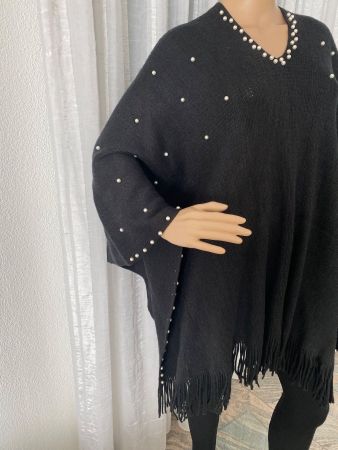 Perfekter Auftritt mit diesem zeitlosen Perlen Cape/Poncho