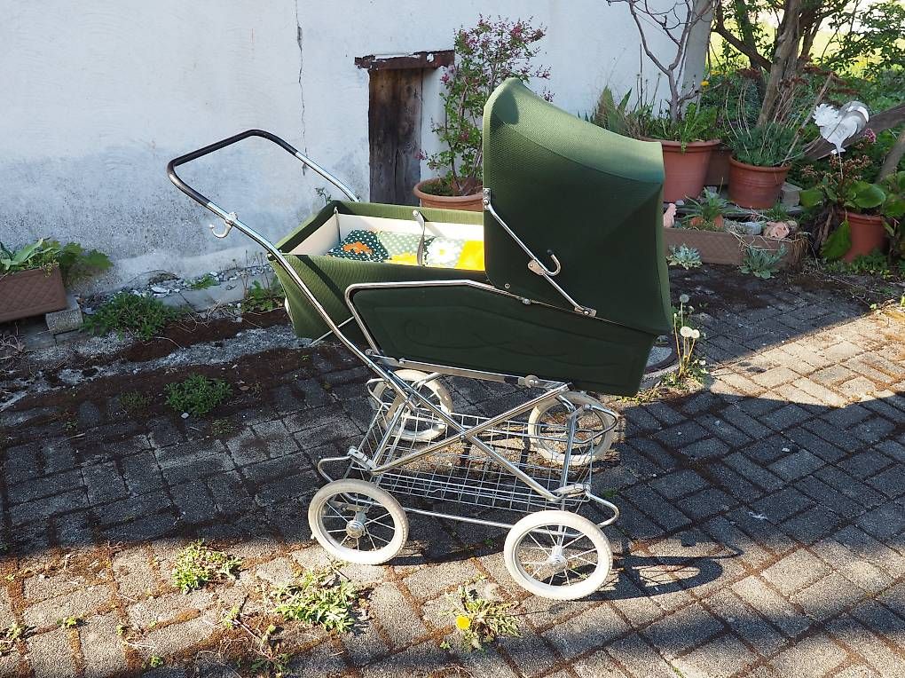 Kinderwagen: Kinderwagen  60 - 70 iger Jahre – Gebraucht aus Schänis von Wewu