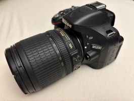 Nikon D5200 Digitalkamera mit Objektiv AF-S 18-105mm