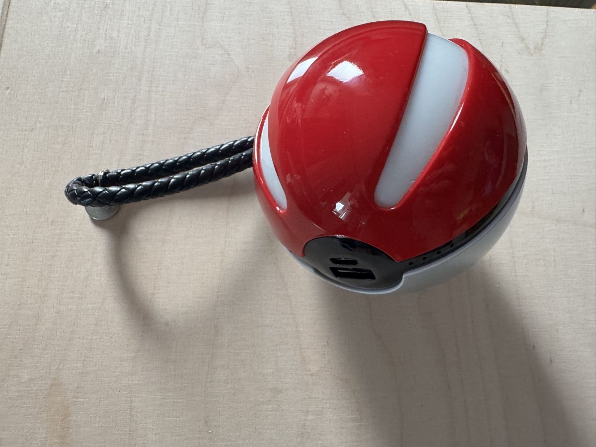 Console: Pokemonball - Powerbank – Usato da Siebnen venduto da MikeK94 2