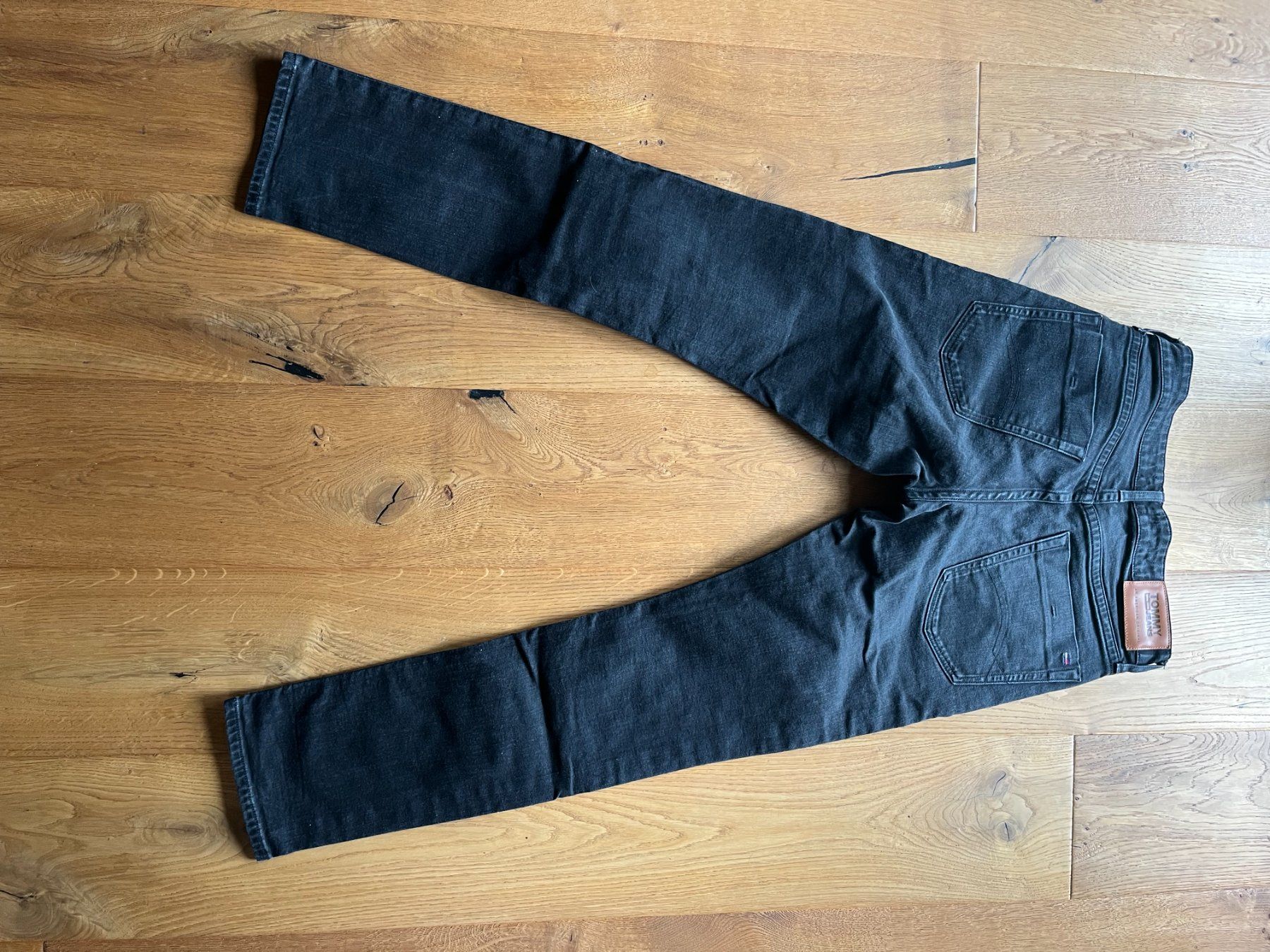 Tommy Hilfiger Jeans: Tommy JEANS black 33/32 – Gebraucht aus Helgisried von fox041 1
