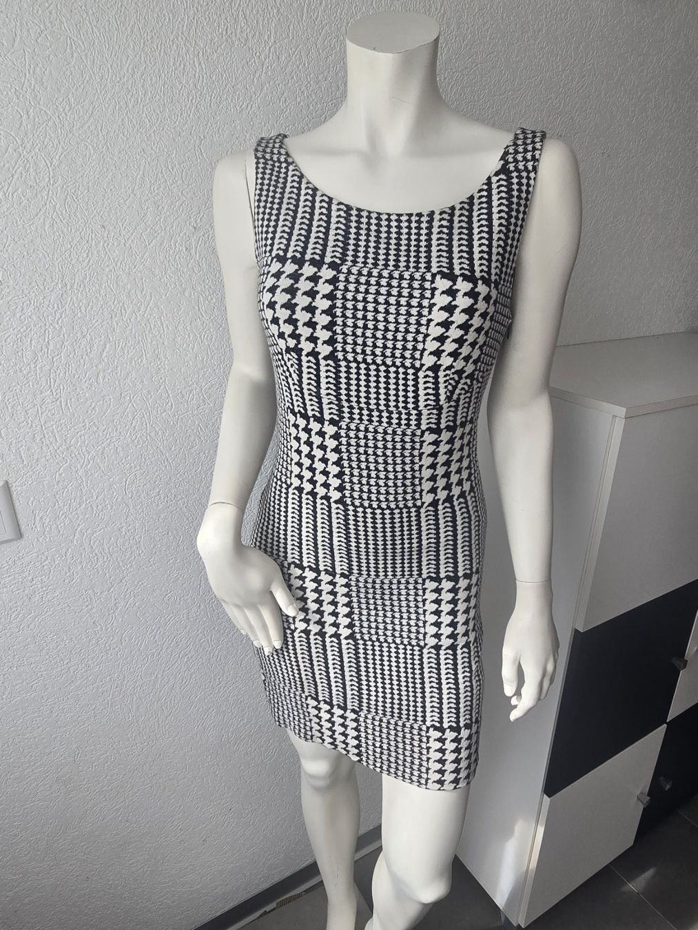 Vestiti: Robe MANGO Taille S – Usato da Les Verrières venduto da kitel79